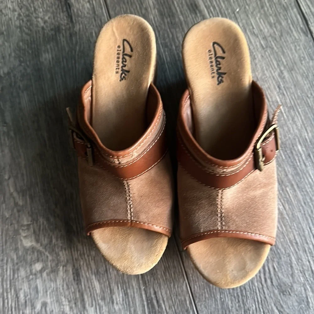 Clarks shoes wedges tan suede toeless size 7 Barbie core